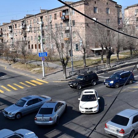 Напротив Спортивно-Концертного Комплекса Διαμέρισμα Γιερεβάν Εξωτερικό φωτογραφία